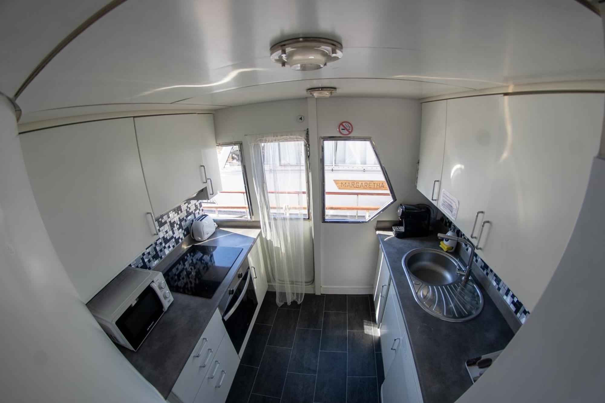 Habitacion Marineria Boat Aloha Барселона Экстерьер фото