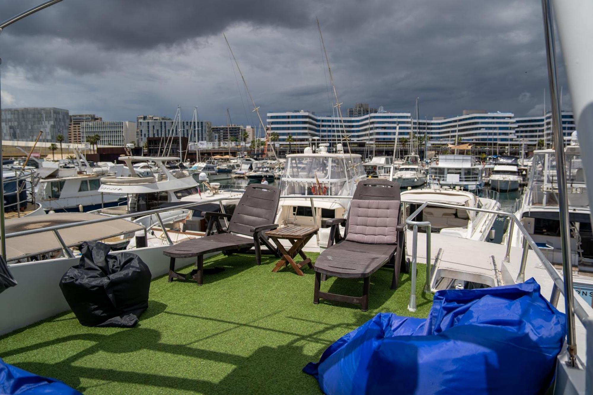Habitacion Marineria Boat Aloha Барселона Экстерьер фото